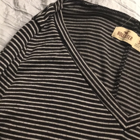 Black and White Casual Long-Sleeve Tee - Picture 3 of 4